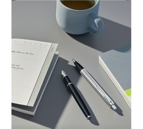 Ручка шариковая Parker IM Essential Stainless Steel CT, серебристая с черным Ручка шариковая Parker IM Essential Stainless Steel CT, серебристая с черным
